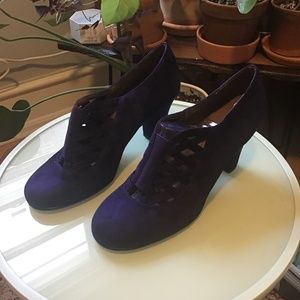 Purple suede Aerosoles heels size 9